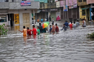 गुजरात में भारी बारिश के बीच 25 और लोगों की मौत