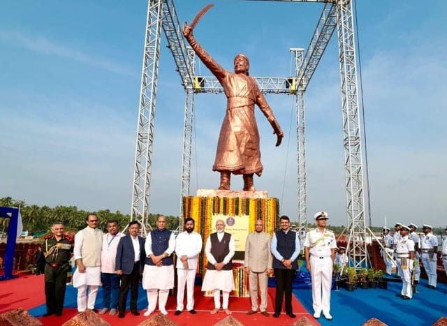 Shivaji Maharaj statue to fall down